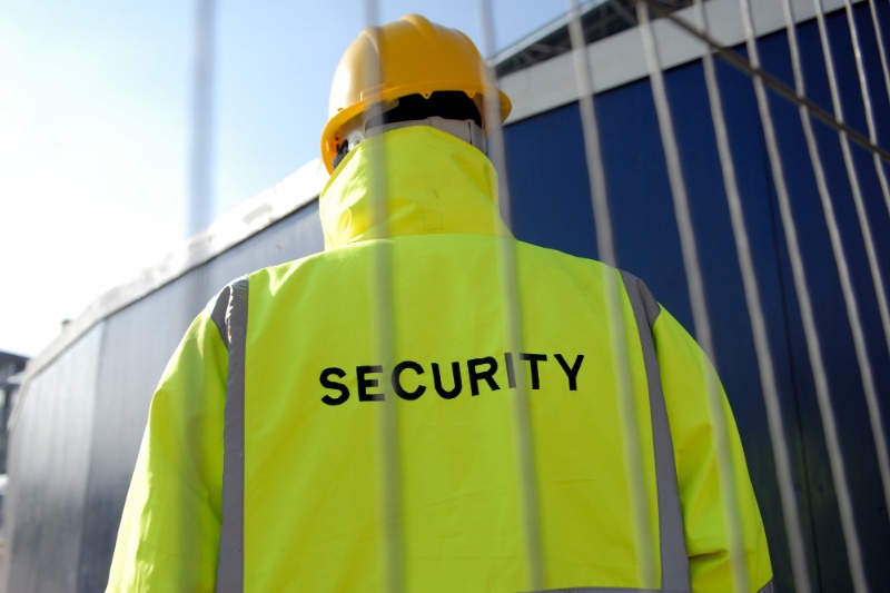 The Benefits Of Hi Vis Waterproof Jackets In Specific Sectors And Industries - Ark Safety (2)