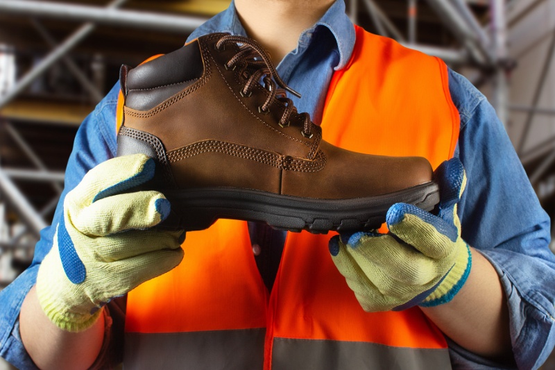 Why Safety Footwear For The Manufacturing Industry Is Essential - Ark Safety (2)