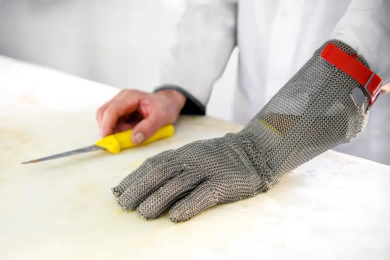 5 Major Industries That Benefit From Using Chainmail PPE - Ark Safety (2)