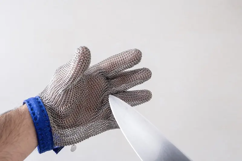 The Benefits Of Chainmail Gloves Across 5 Key Sectors - Ark Safety (3)