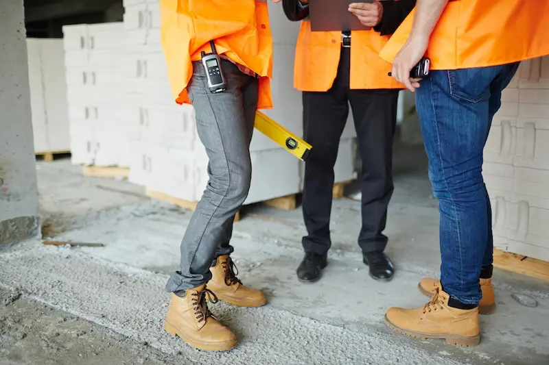 Our Guide To Choosing The Best Safety Shoes For Your Industry - Ark Safety (2)