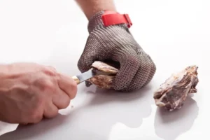How To Choose The Best Chainmail Gloves For Protecting Your Employees - Ark Safety (1)