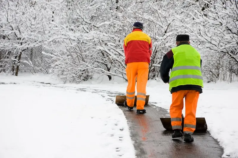 Keep Your Employees Warm & Safe With Safety Wear For Cold Weather - Ark Safety (2)