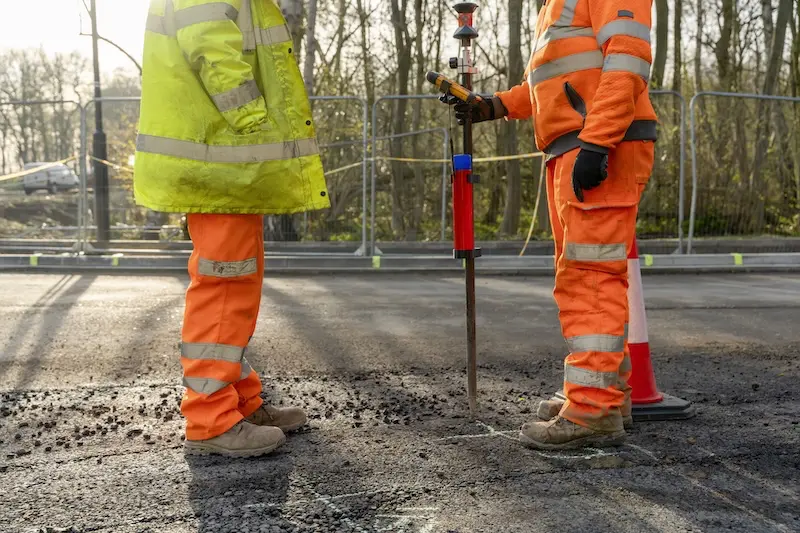 Sourcing The Best Hi Vis Trousers For Construction Crews In Ireland