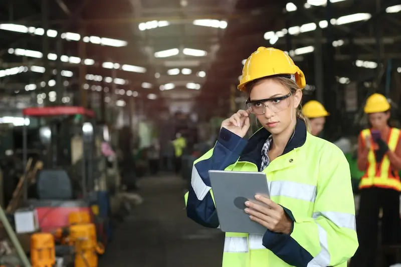 The Benefits Of Hi Vis Workwear For Manufacturing - Ark Safety (2)