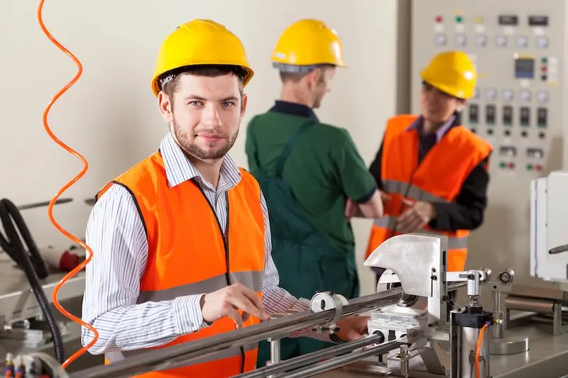 The Benefits Of Hi Vis Workwear For Manufacturing - Ark Safety (3)