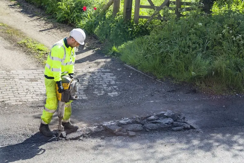 Our Guide For Sourcing Affordable Hi Vis Workwear In Ireland - Ark Safety (1)