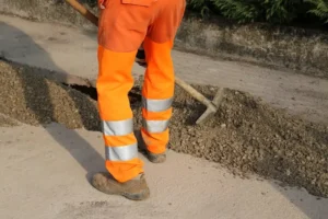 Our Guide To Sourcing Affordable Hi Vis Work Trousers In Ireland - Ark Safety (1)
